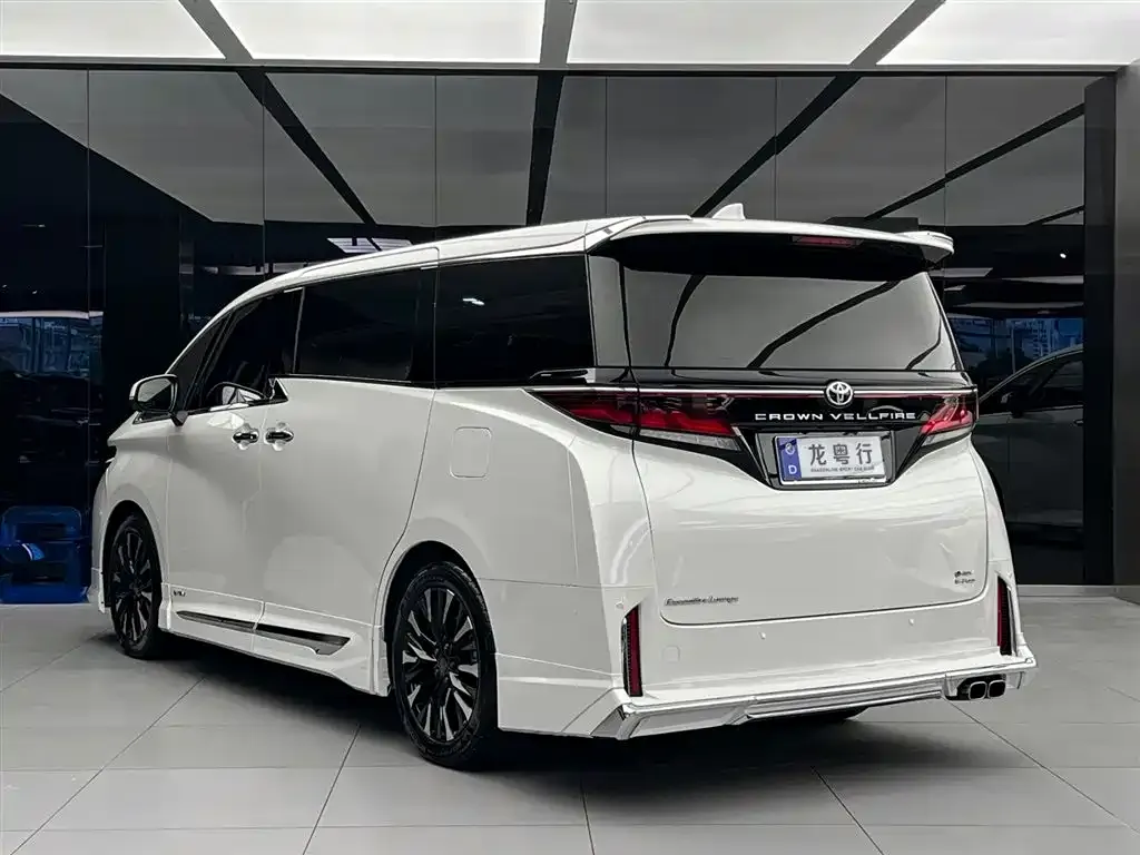 Toyota Vellfire — фото 10