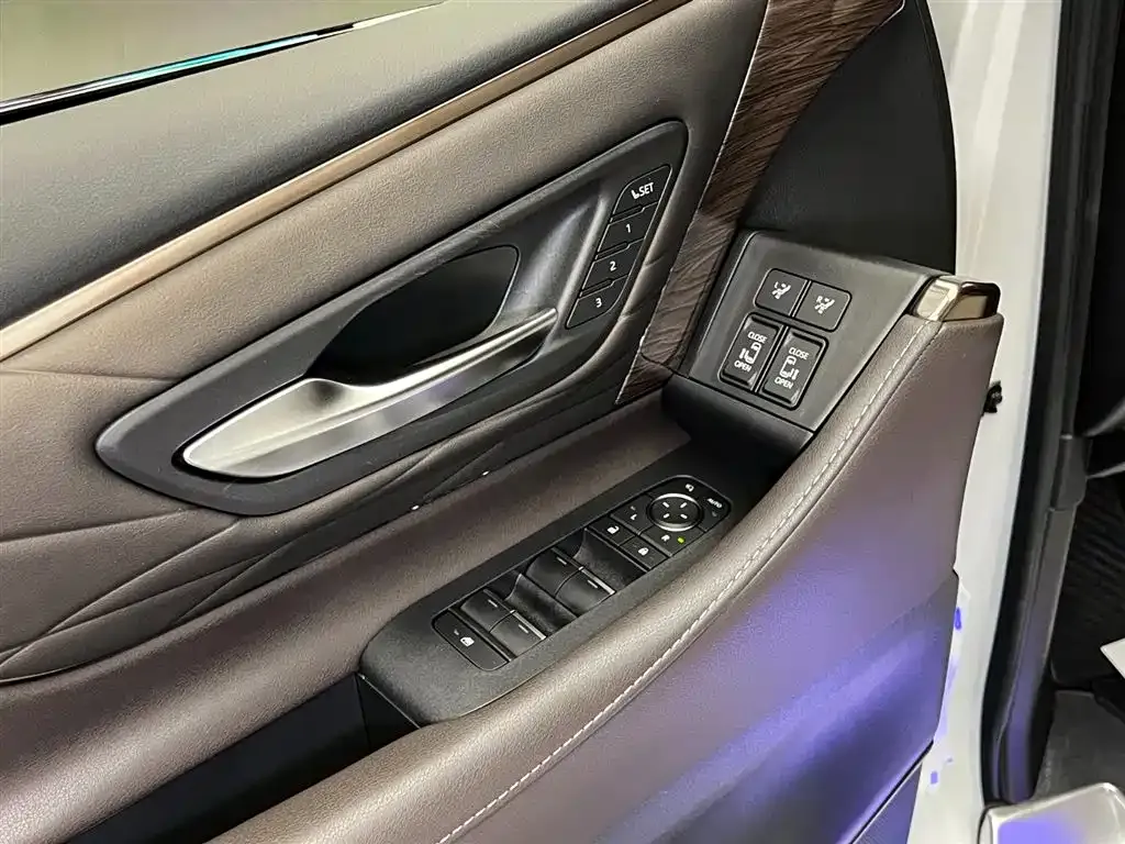Toyota Vellfire — фото 6