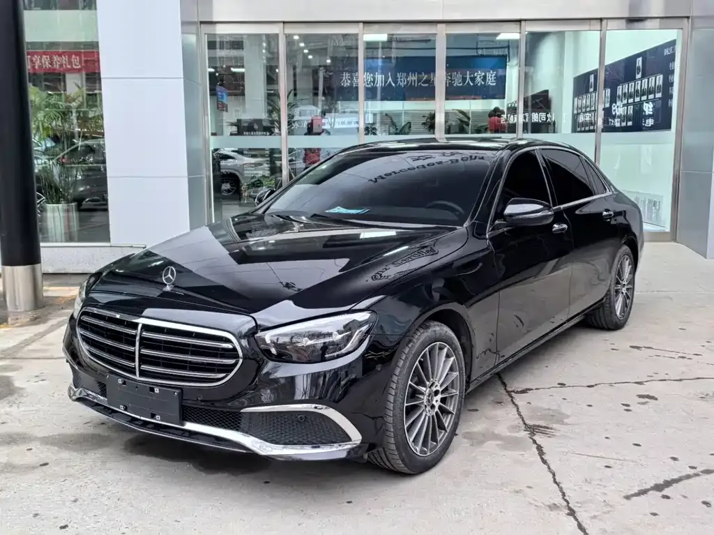 Mercedes-Benz E-Class — фото 1
