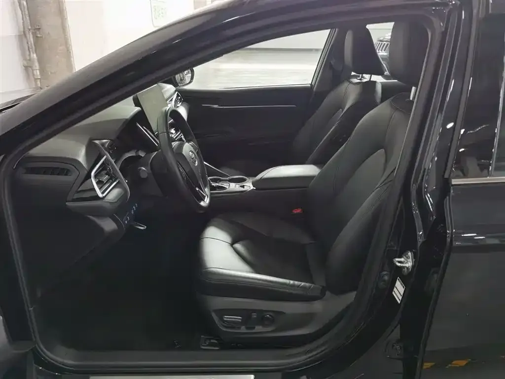 Toyota Camry 2023 из CN, фото 3