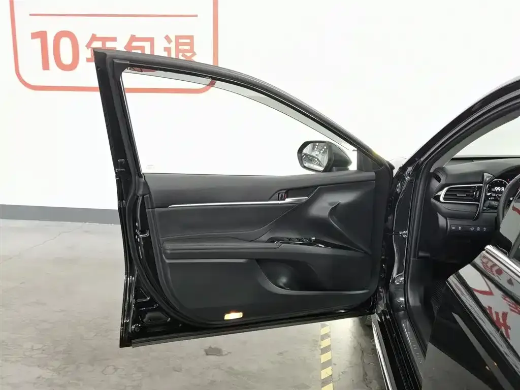 Toyota Camry 2023 из CN, фото 7