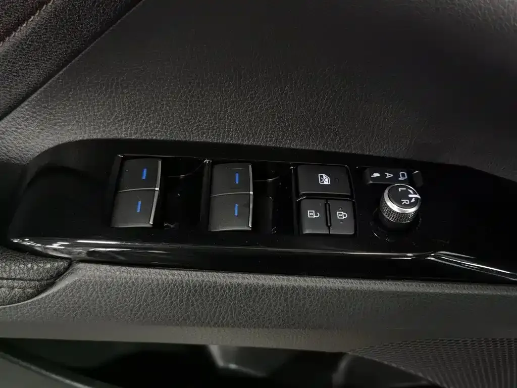Toyota Camry 2023 из CN, фото 10