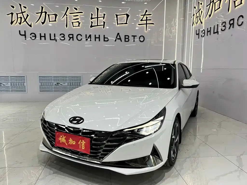 Hyundai Elantra — фото 1