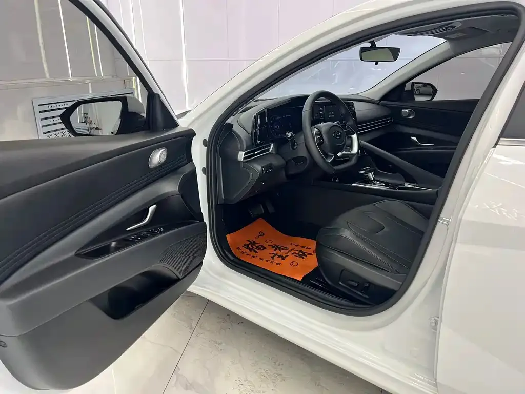 Hyundai Elantra — фото 10