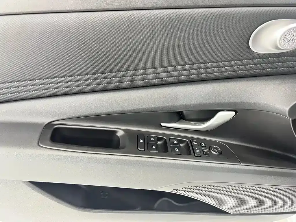 Hyundai Elantra — фото 6