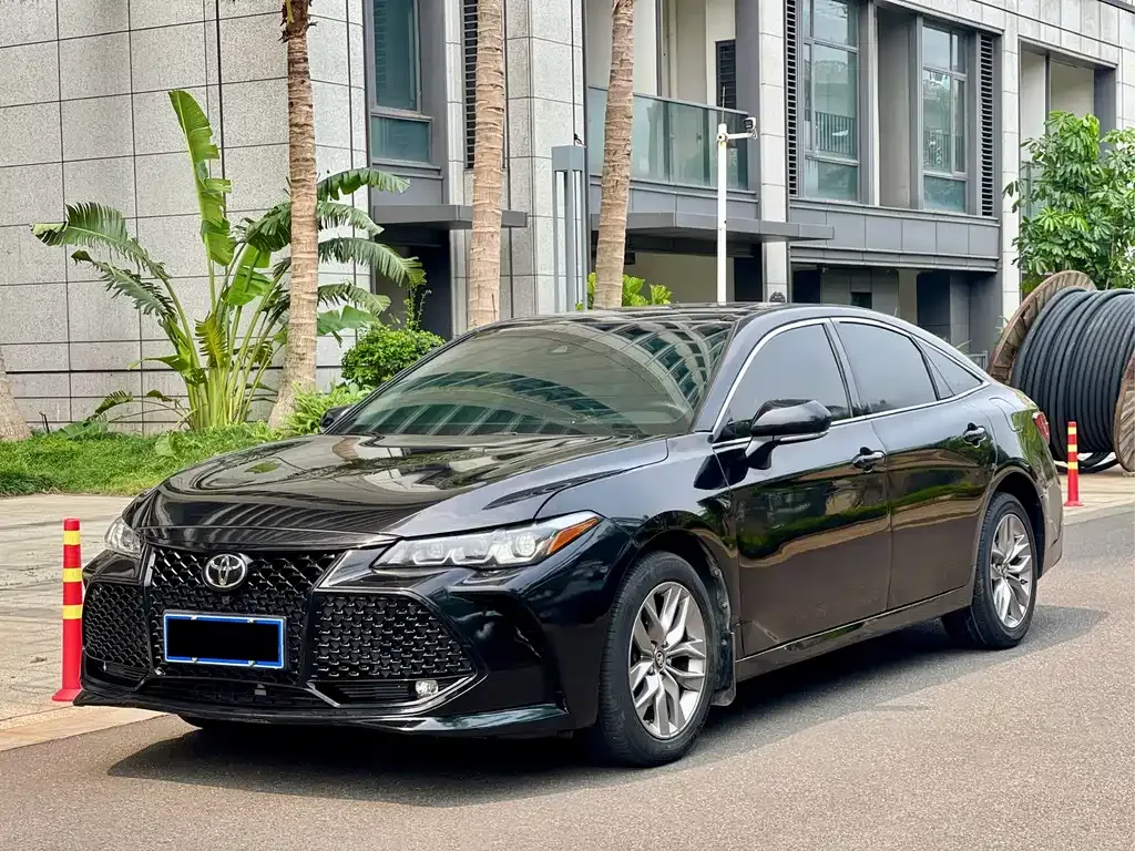 Toyota Avalon — фото 1