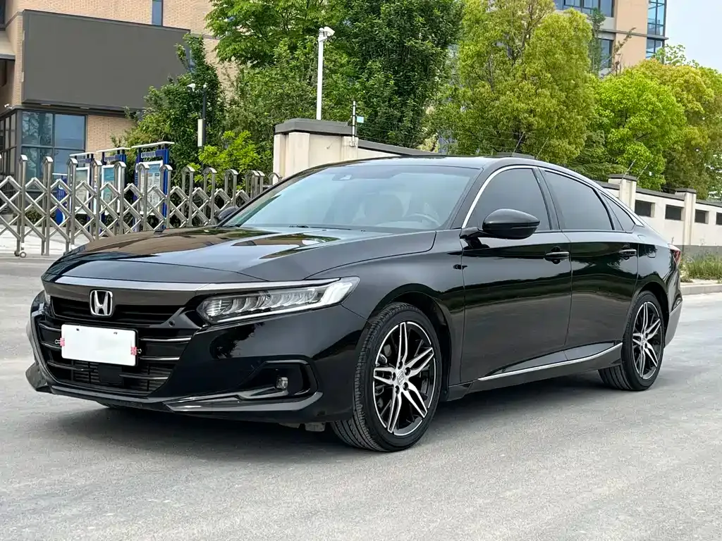 Honda Accord — фото 1