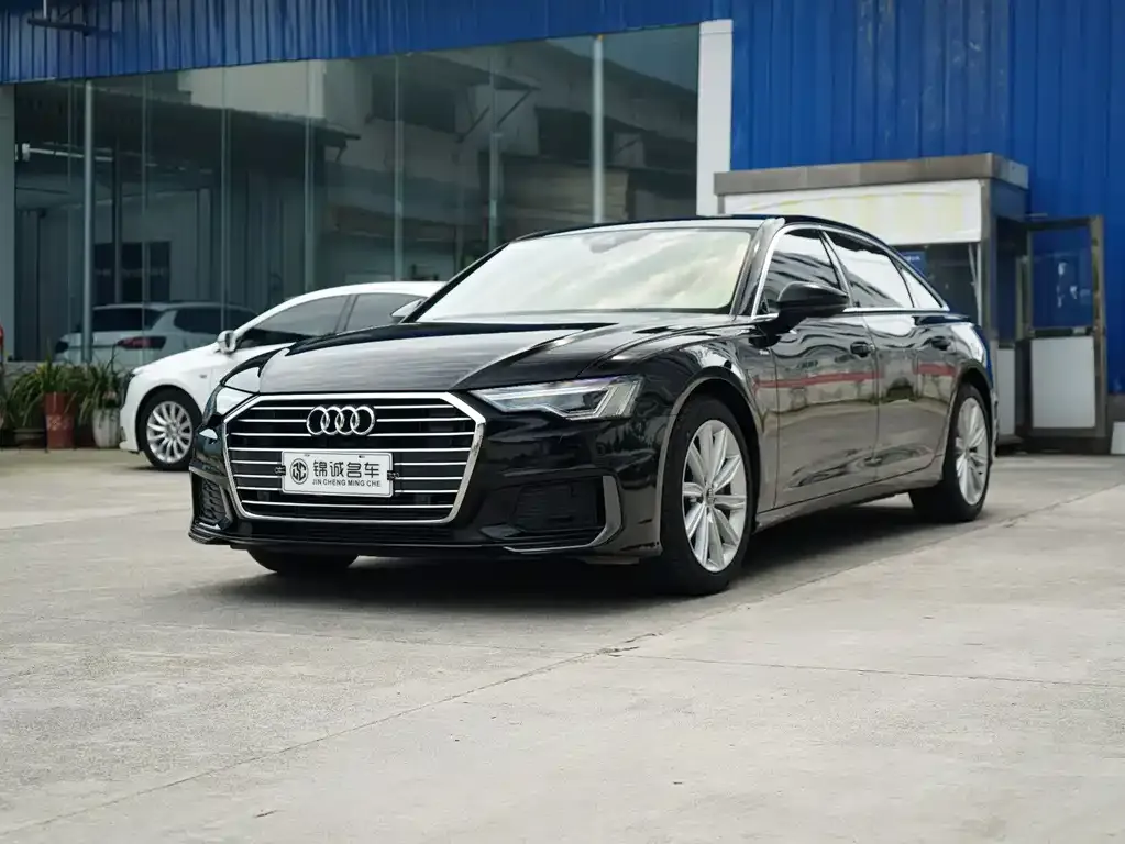 Audi A6L — фото 1