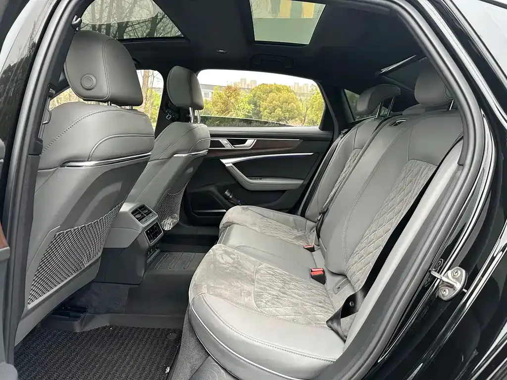 Audi A6L 2023 из CN, фото 2
