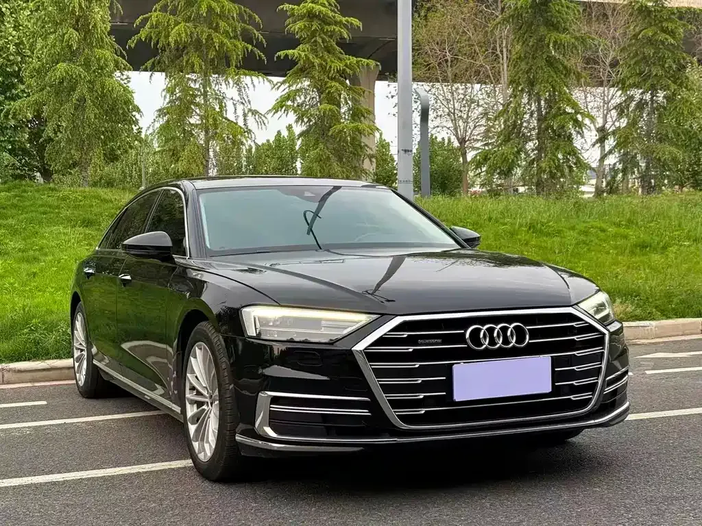 Audi A8 — фото 7