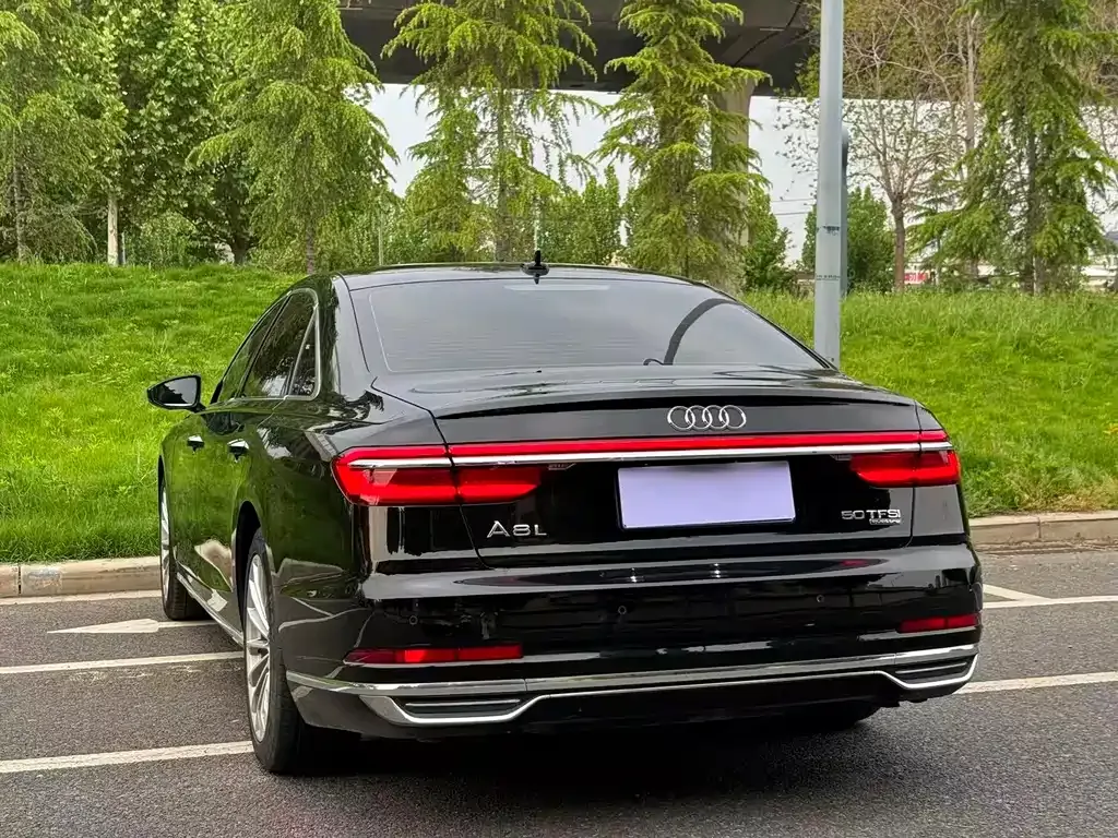 Audi A8 — фото 4