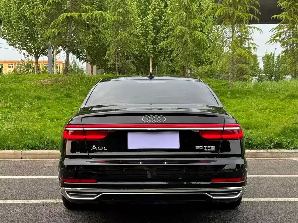 Audi A8 — фото 6
