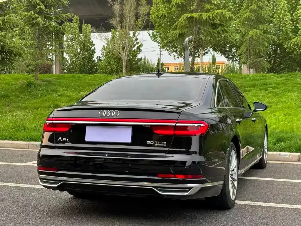 Audi A8 — фото 5