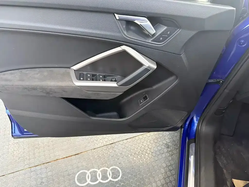 Audi Q3 — фото 10