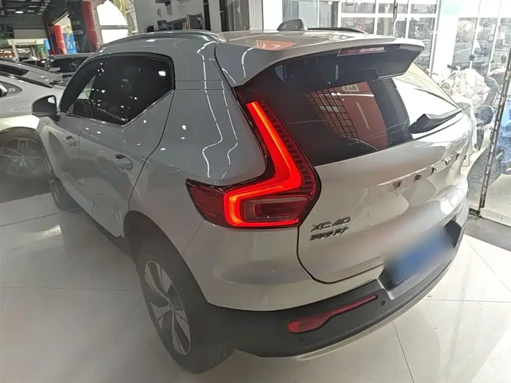 Volvo XC40 — фото 3