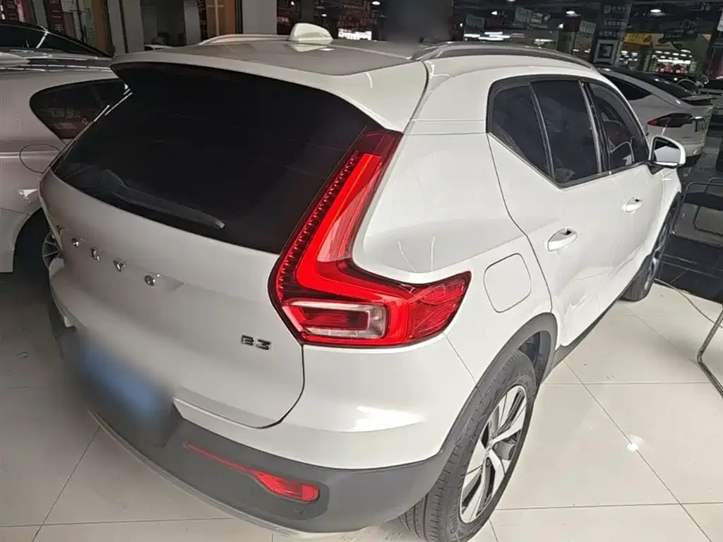 Volvo XC40 — фото 9