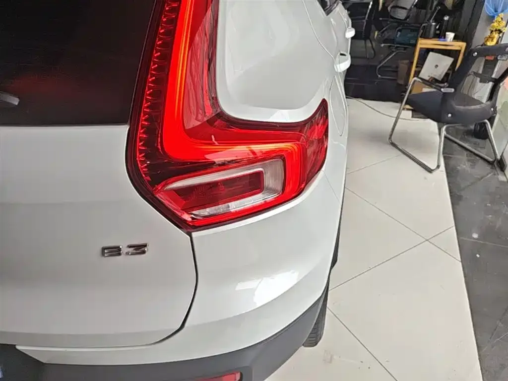 Volvo XC40 — фото 4