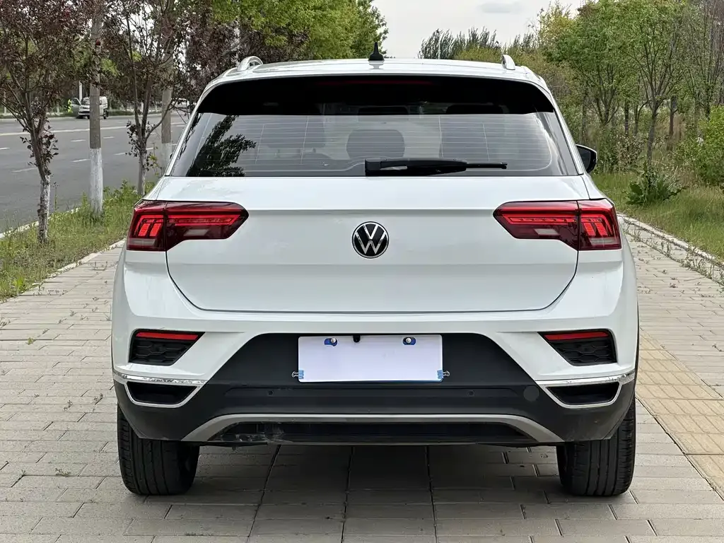 Volkswagen T-Roc — фото 10