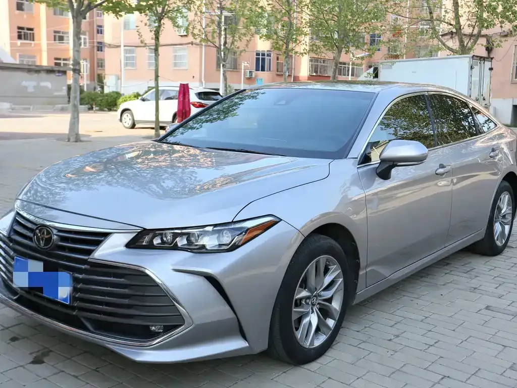 Toyota Avalon — фото 1