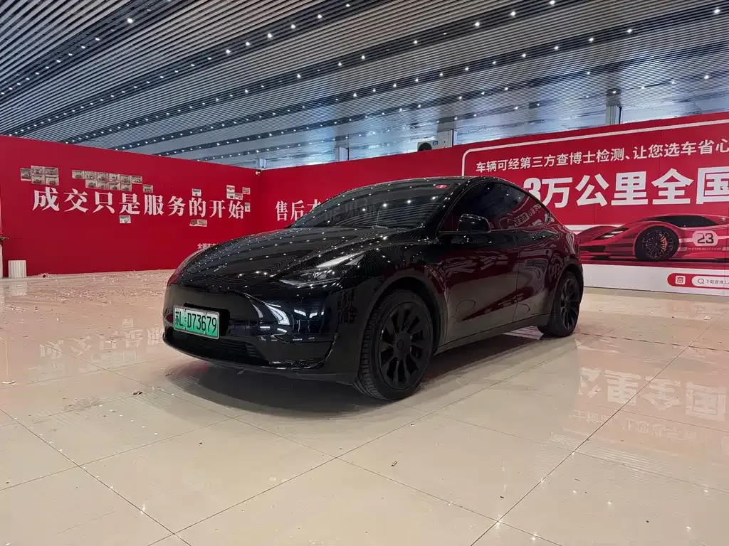 Tesla Model Y — фото 1