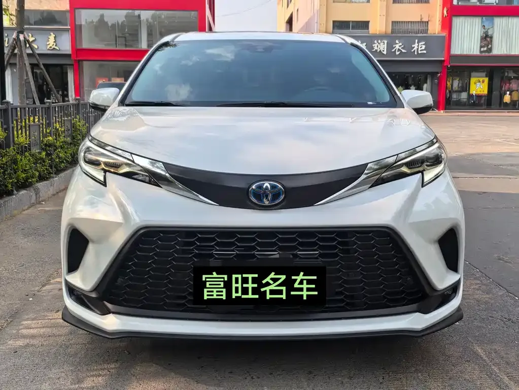 Toyota Granvia — фото 6