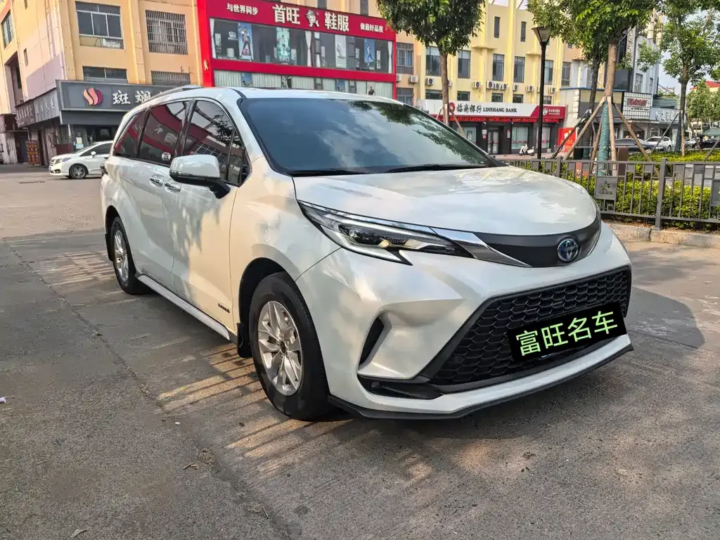 Toyota Granvia — фото 8