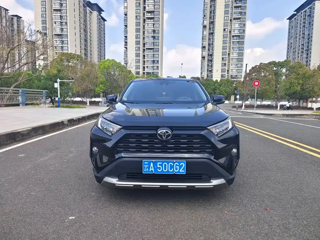 Toyota RAV4 2023 из CN, фото 9