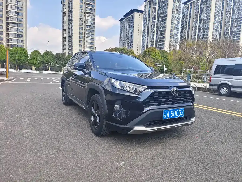 Toyota RAV4 2023 из CN, фото 8