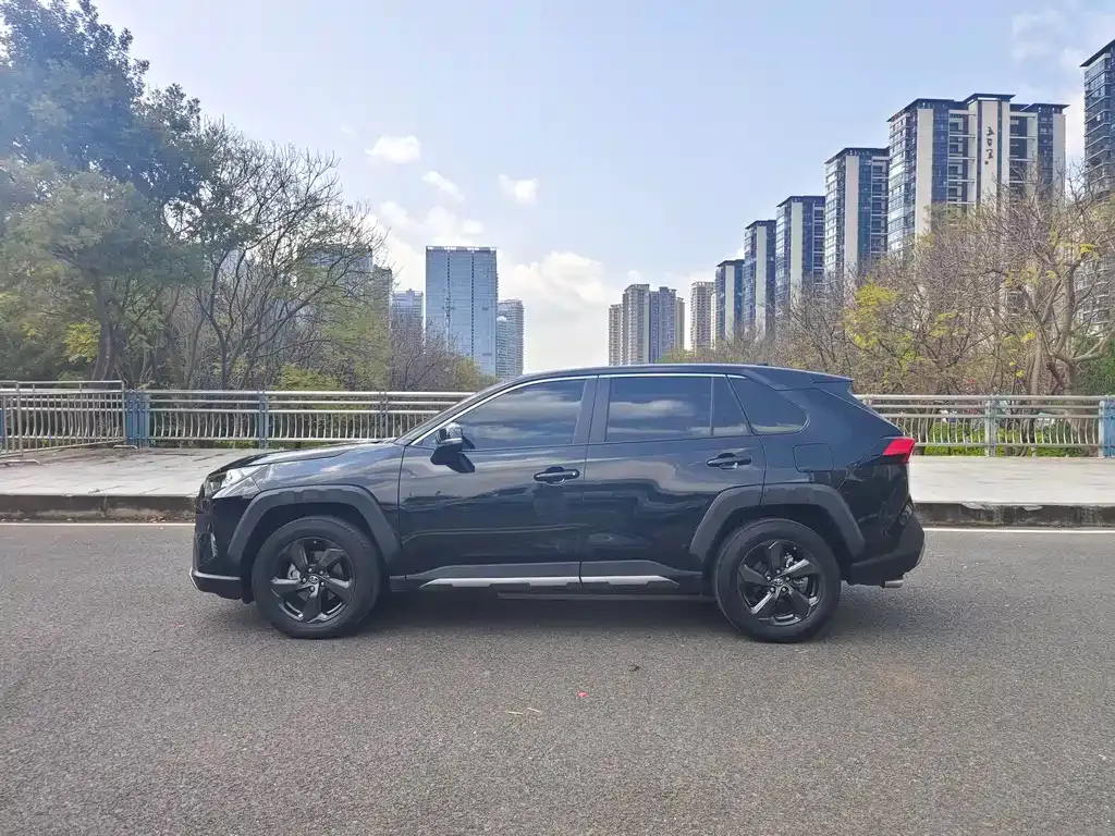 Toyota RAV4 2023 из CN, фото 6