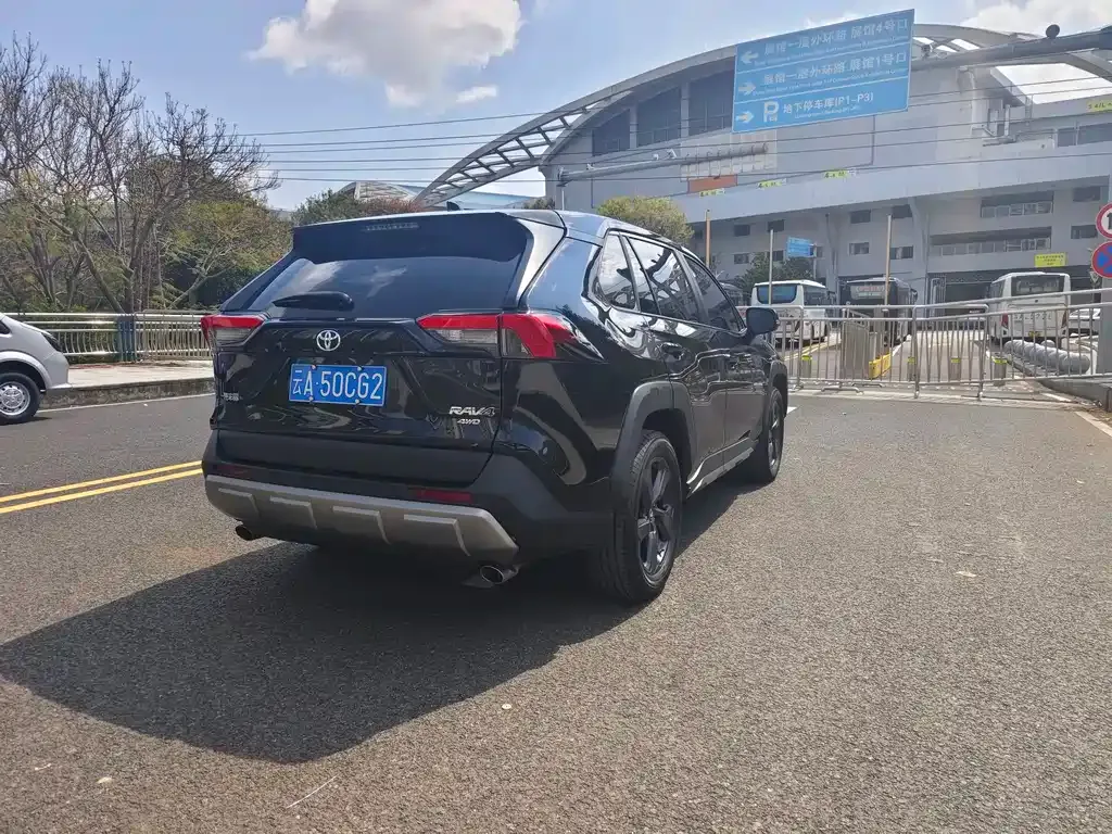 Toyota RAV4 2023 из CN, фото 7