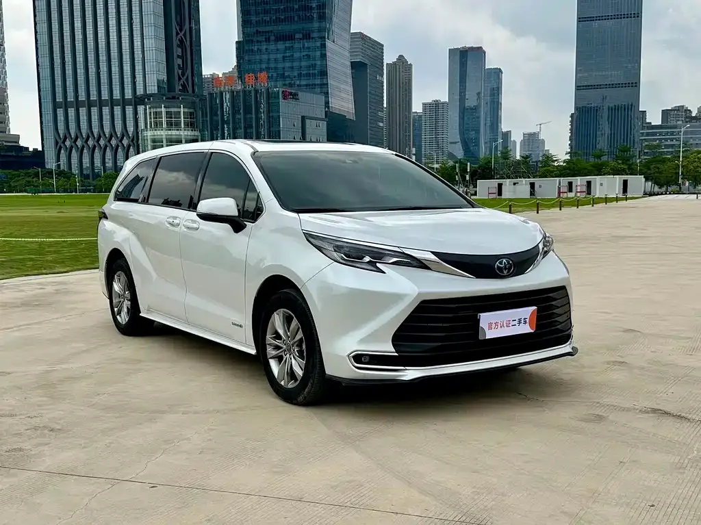 Toyota Sienna — фото 3