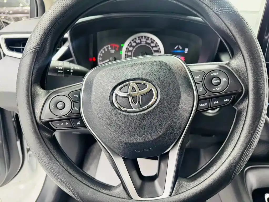 Toyota Corolla — фото 8