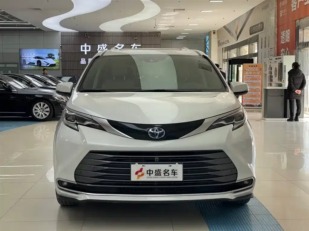 Toyota Sienna — фото 2