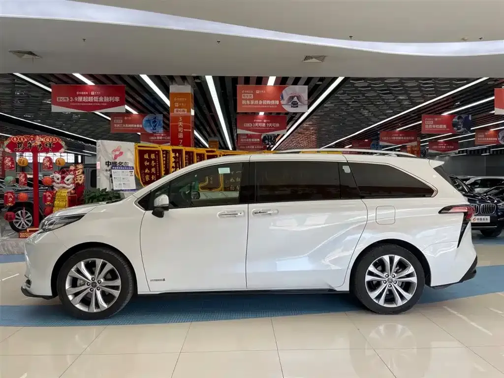 Toyota Sienna — фото 9