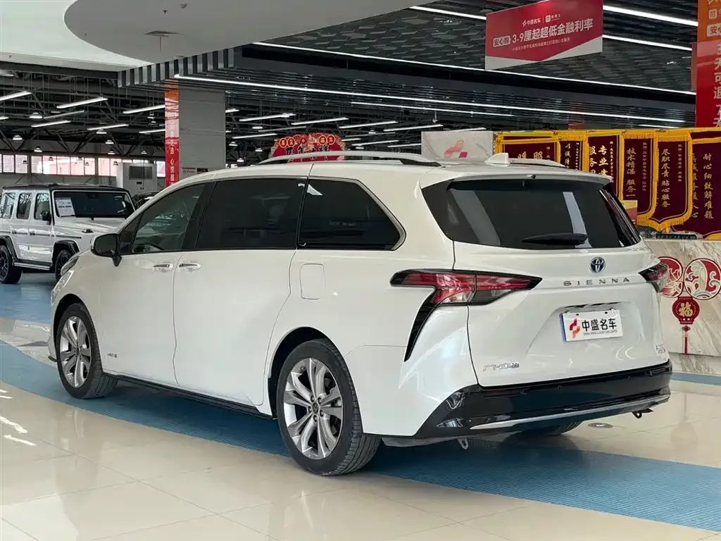 Toyota Sienna — фото 5