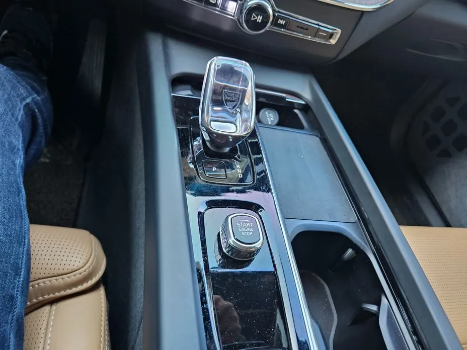 Volvo XC60 2025 из KR, фото 2