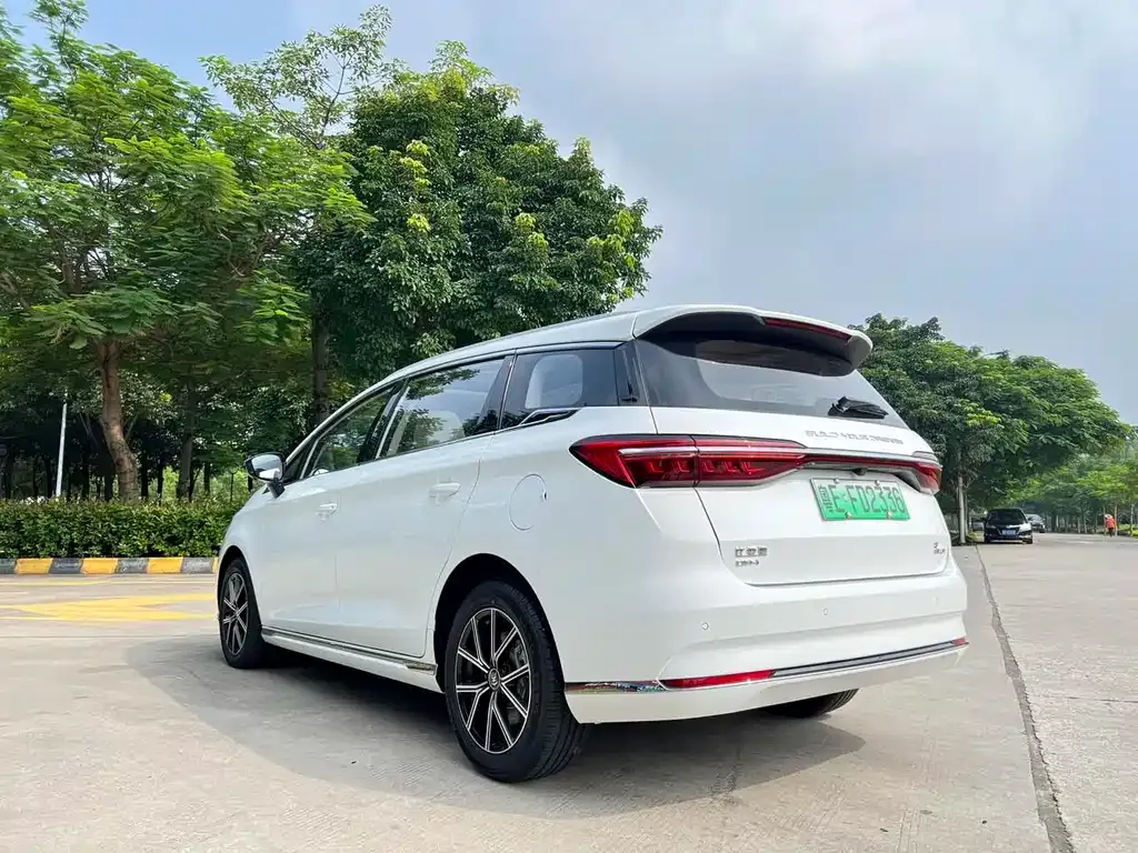 BYD MAX New Energy — фото 2