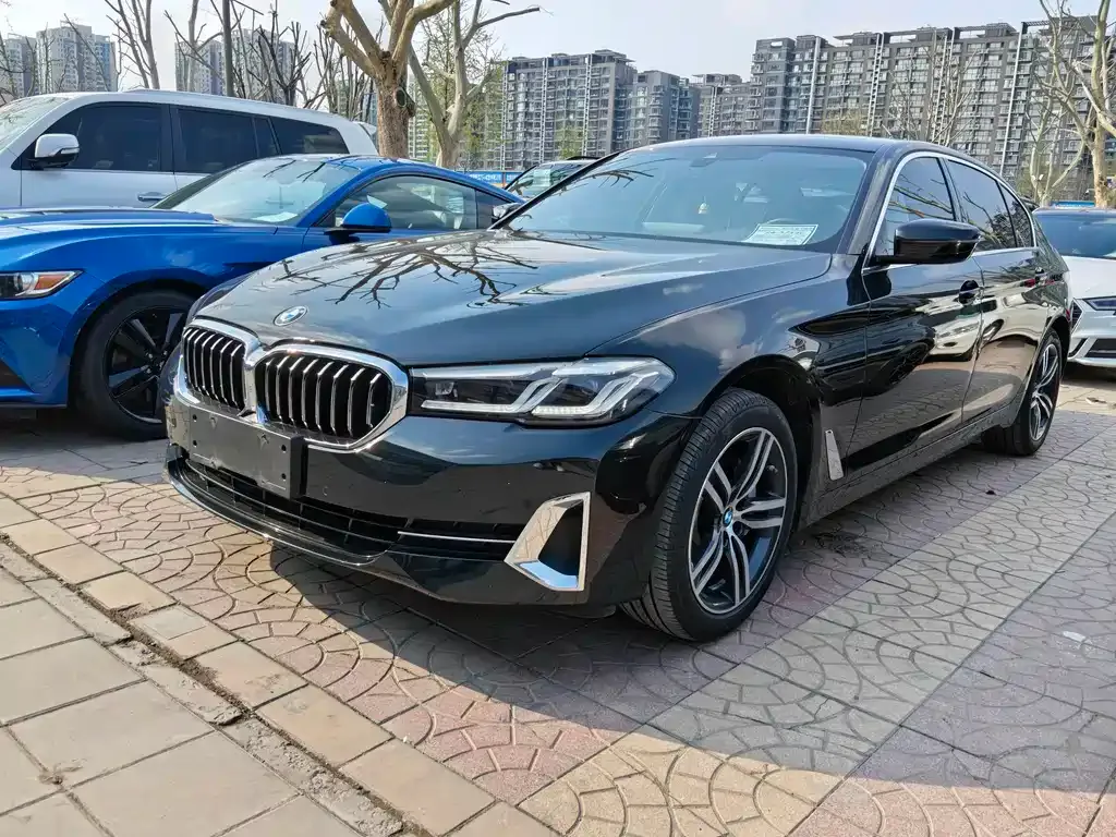 BMW 5 Series — фото 1