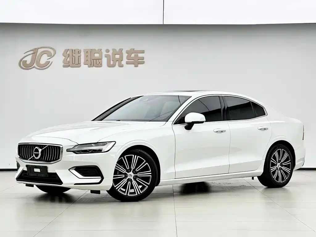 Volvo S60 — фото 1