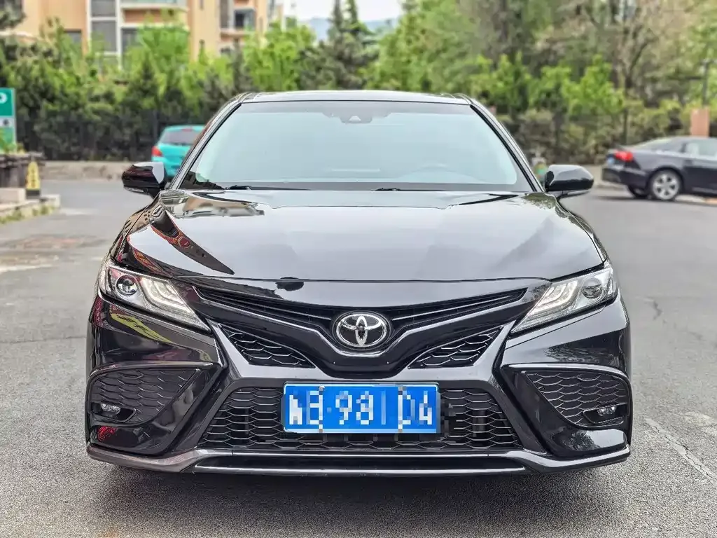 Toyota Camry — фото 3