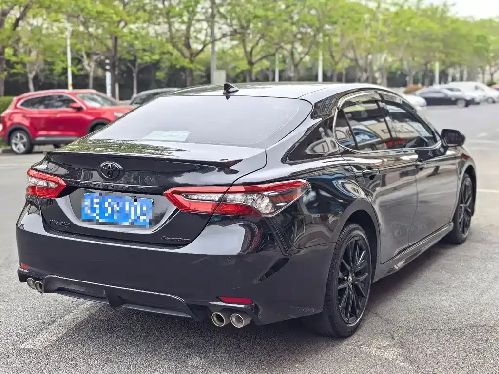 Toyota Camry — фото 6