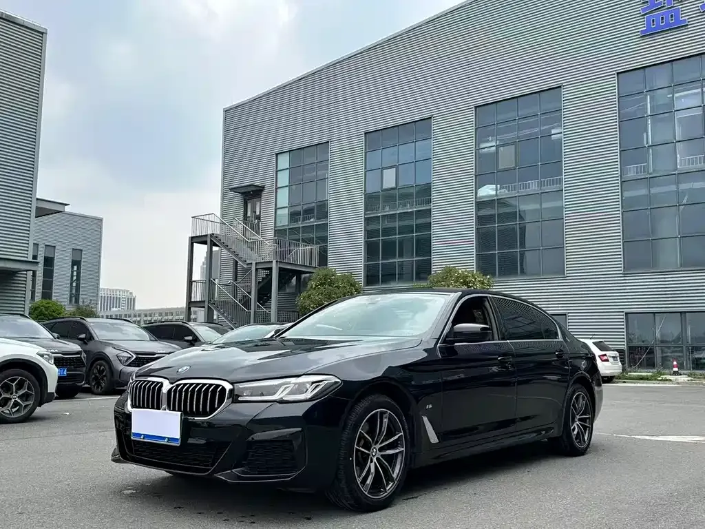 BMW 5 Series — фото 1