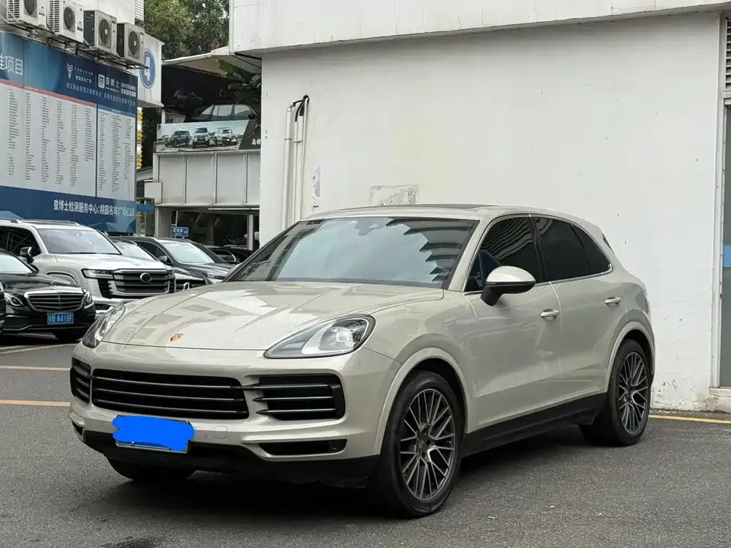 Porsche Cayenne — фото 1
