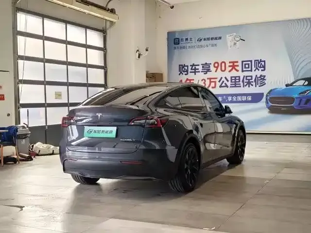 Tesla Model Y — фото 6