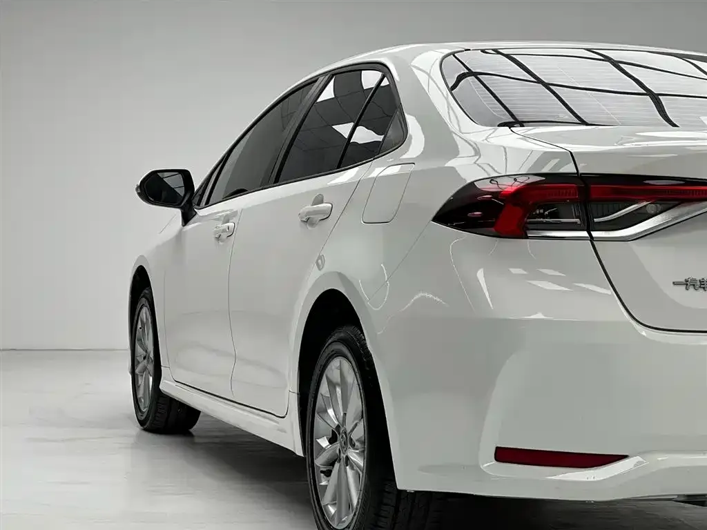 Toyota Corolla — фото 2
