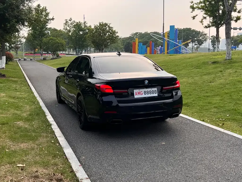 BMW 5 Series — фото 10