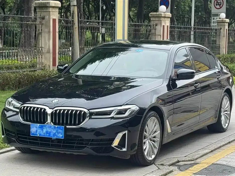 BMW 5 Series — фото 1