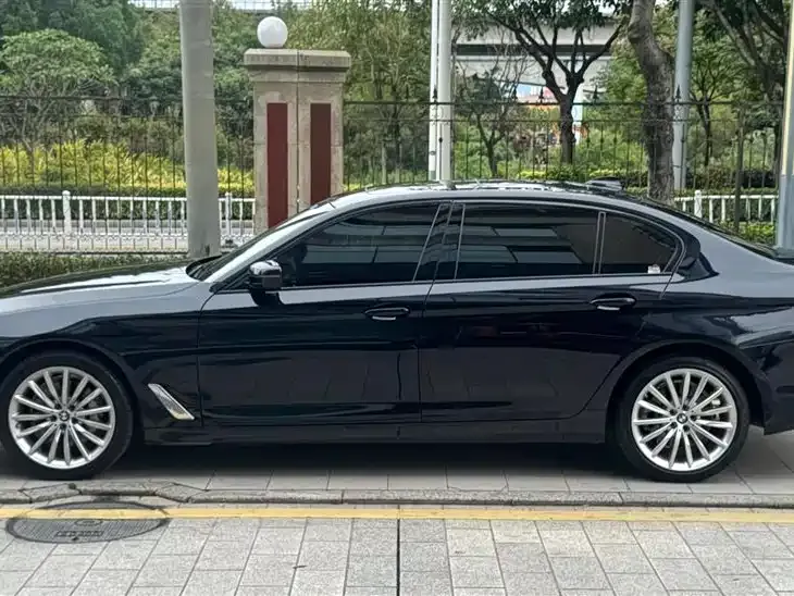 BMW 5 Series — фото 4