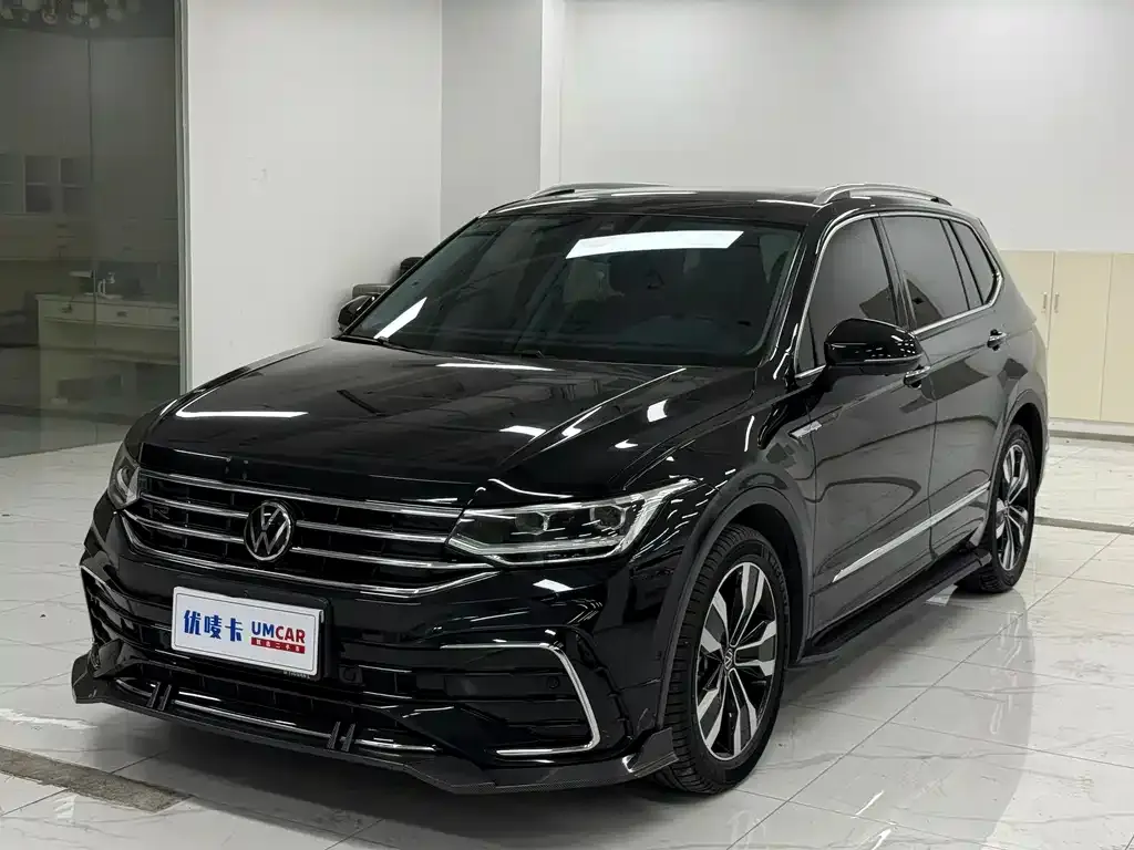Volkswagen Tiguan L — фото 1