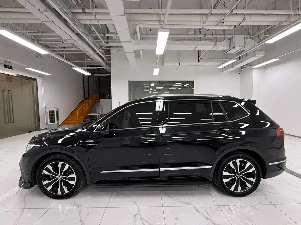 Volkswagen Tiguan L — фото 3